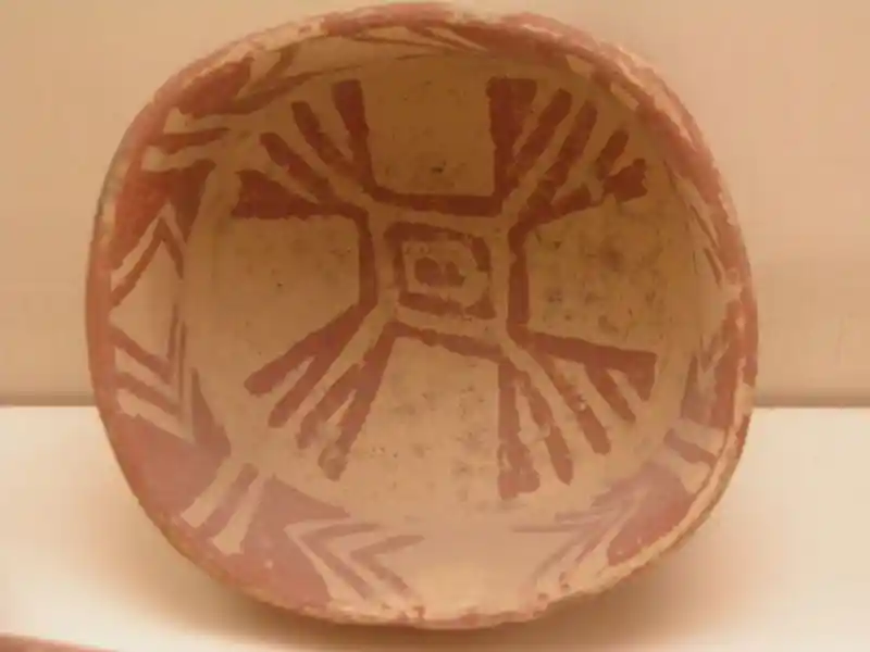 Cross formed from intersecting triangles